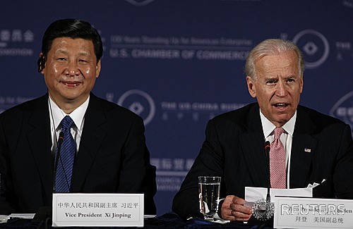 【워싱턴=로이터/뉴시스】14일 미국 워싱턴에서 열린 미·중 기업인간담회에 참석한 조 바이든 미 부통령(오른쪽)이 연설하고 있다. 왼쪽은 미국 방문 중인 시진핑(習近平) 국가 부주석. 