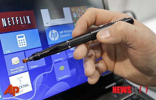 E Fun's Apen Touch8 pen is shown at the International Consumer Electronics Show in Las Vegas, Tuesday, Jan. 8, 2013. Many people who have tried Microsoft?s new Windows 8 operating system without a touch screen have hated it because of the inability to use touch and swipe commands to get things going. Now a company has made a digital pen to allow people to use Windows 8 on their old monitors for less than the cost of buying a new touch-enabled computer. (AP Photo/Jae C. Hong)