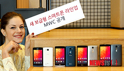 【서울=뉴시스】LG전자가 내달 2일 스페인 바로셀로나에서 열리는 ‘MWC 2015(모바일 월드 콩그레스 2015)’에서 해외시장을 타깃으로 한 새로운 보급형 스마트폰 라인업을 공개한다고 23일 밝혔다.  LG전자가 이번에 공개하는 제품은 ‘LG 마그나(LG Magna)’, ‘LG 스피릿(LG Spirit)’, ‘LG 레온(LG Leon)’, ‘LG 조이(LG Joy)’로, 4종 모두 LTE와 3G용으로 각각 출시된다. 2015.02.23. (사진=LG전자 제공)  photo@newsis.com