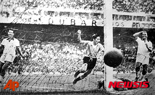 FILE.- Uruguay player Ghiggia scores during the World Cup Final, against Brazil, in the Maracana Stadium in Rio de Janeiro, Brazil, July 16, 1950 . Uruguay defeated Brazil 2-1 to win the 1950 World Cup. Alcides Edgardo Ghiggia, who scored the winning goal in the final game of the 1950 World Cup to give Uruguay a stunning 2-1 victory over Brazil, still recalled as Brazil's greatest defeat, has died. He was 88.(AP Photo,File)