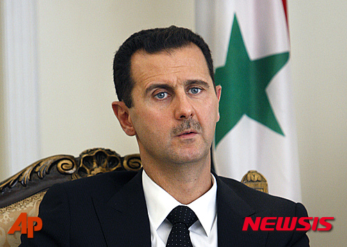 【다마스쿠스=AP/뉴시스】시리아의 바샤르 알 아사드 대통령과 이슬람국가(IS)가 실질적으로는 적이 아닌 공생관계라고 월스트리트저널(WSJ)이 26일(현지시간) 보도했다. 2015.11.27 