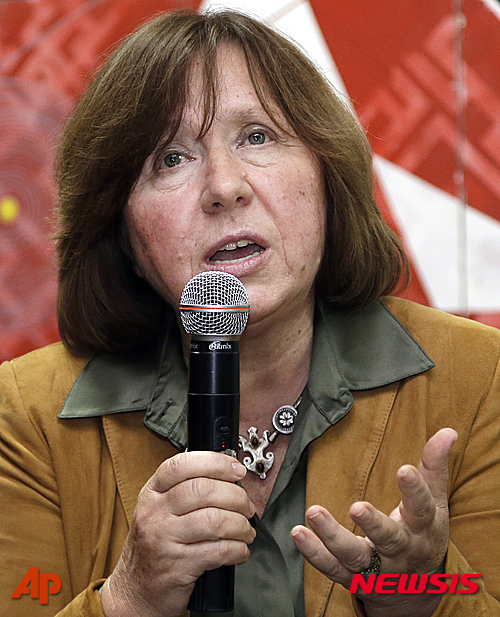 In this photo taken on Tuesday, Sept. 16, 2014, Belarusian journalist Svetlana Alexievich speaks in Minsk, Belarus. Belarusian writer Svetlana Alexievich won the Nobel Prize in literature Thursday, Oct. 8, 2015, for works that the prize judges called "a monument to suffering and courage." (AP Photo/Sergei Grits)
