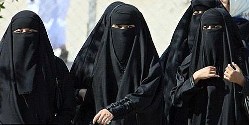 【서울=뉴시스】부르카(이슬람 여성이 입는 전신을 가리는 옷)를 입은 여성들. <출처: 더 무슬림 타임스 캡처> 2015.11.25.