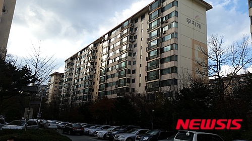 【서울=뉴시스】= 서초동 무지개 아파트의 재건축 시공권을 두고 삼성물산과 GS건설이 격돌한다. 