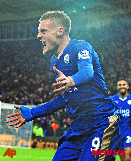 Leicester?s Jamie Vardy celebrates after scoring against Manchester United during the English Premier League soccer match between Leicester City and Manchester United at the King Power Stadium, Leicester, England, Saturday, Nov. 28, 2015. (AP Photo/Rui Vieira)