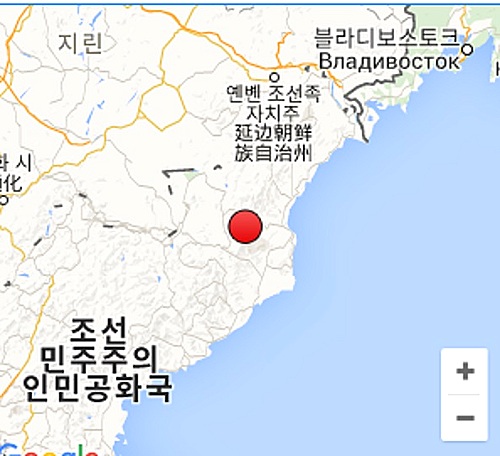 【서울=뉴시스】중국지진네트워크센터(CENC)는 6일 북한에서 규모 4.9의 지진이 발생했다고 밝혔다. CENC는 진원이 지하 0km라고 밝히면서 폭발에 따른 인공지진으로 추정했다. 이날 미국 지질조사국(USGS)은 북한 양강도 백암군 동북쪽으로 19km 떨어진 지점,지하 10㎞에서 지진이 발생했다고 밝혔다.사진은 CENC 사이트에 게재된 지도. (사진출처: CENC) 2016.01.06  