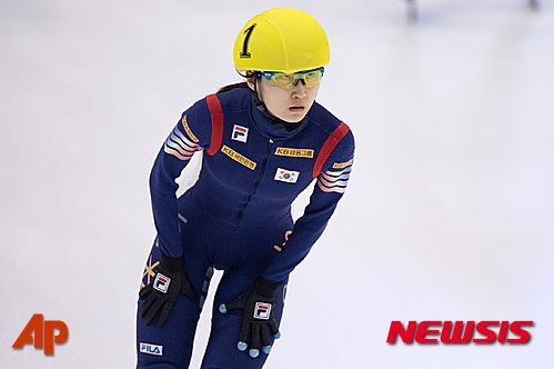 Choi Minjeong of South Korea crosses the finish line during the women's 1,500 m final at the ISU Short track World Cup event in Dresden, Germany, Sunday Feb, 7, 2016. (Sebastian Kahnert/dpa via AP)