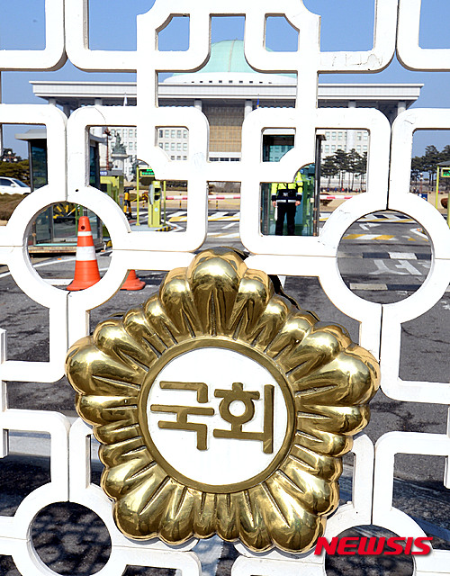 술 취한 과기부 사무관, 국회서 '현금 뿌리기' 소동(종합)