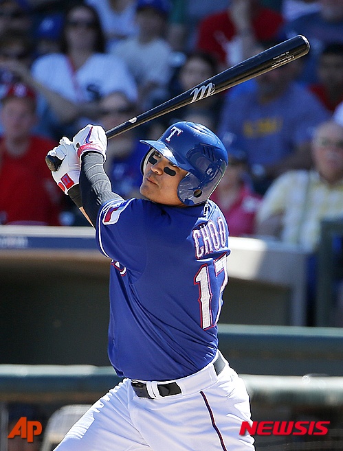 Texas Rangers' Shin-Soo Choo, of South Korea, fouls off a pitch against the Chicago White Sox during the first inning of a spring training baseball game Thursday, March 10, 2016, in Surprise, Ariz. (AP Photo/Ross D. Franklin)