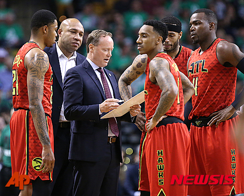 Atlanta Hawks head coach Mike Budenholzer draws up a play during a time out during the first half in Game 6 of a first-round NBA basketball playoff series against the Boston Celtics, Thursday, April 28, 2016, in Boston. (Curtis Compton/Atlanta Journal-Constitution via AP) MARIETTA DAILY OUT; GWINNETT DAILY POST OUT; LOCAL TELEVISION OUT; WXIA-TV OUT; WGCL-TV OUT; MANDATORY CREDIT 
