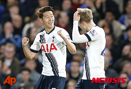 Tottenham's Son Heung-min, left, celebrates with Christian Eriksen after he scores a goal during the English Premier League soccer match between Chelsea and Tottenham Hotspur at Stamford Bridge stadium in London, Monday, May 2, 2016. (AP Photo/Frank Augstein)