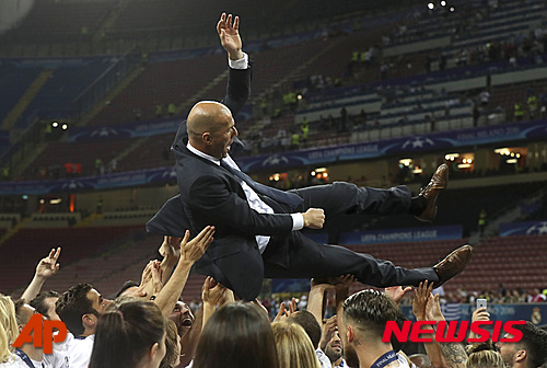 Real Madrid's head coach Zinedine Zidane is thrown into the air in celebration after the Champions League final soccer match between Real Madrid and Atletico Madrid at the San Siro stadium in Milan, Italy, Saturday, May 28, 2016. Real Madrid won 5-4 on penalties after the match ended 1-1 after extra time. (AP Photo/Luca Bruno)