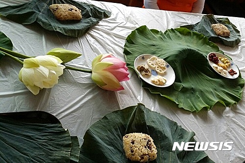  세미원 연꽃문화제의 연잎밥 체험.