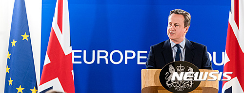 【브뤼셀(벨기에)=AP/뉴시스】유럽연합 정상회의에 참석하기 위해 28일 벨기에 브뤼셀을 방문한 데이비드 캐머런 영국 총리가 기자회견을 갖고 있다. 2016.06.29 