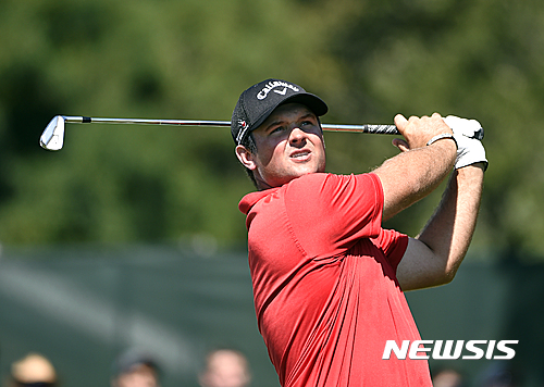 Patrick Reed watches his tees hot from the third hole during the final round of The Barclays golf tournament in Farmingdale, N.Y., Sunday, Aug. 28, 2016. (AP Photo/Kathy Kmonicek)