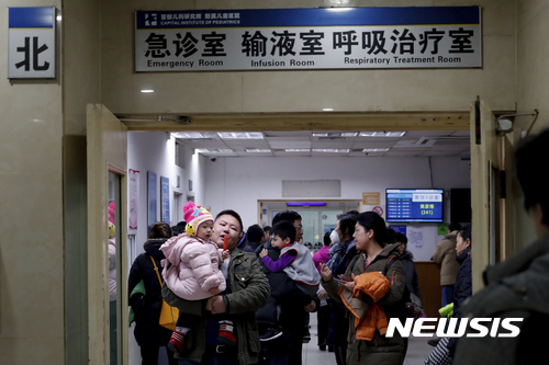 홍콩 독감 기승 74명 사망…유치원 36% 휴원 