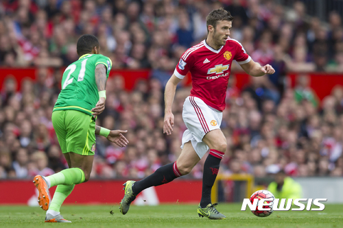 FILE - This is a Saturday, Sept. 26, 2015 file photo of Manchester United's Michael Carrick, right, as he fights for the ball against Sunderland's Yann M'Vila during the English Premier League soccer match between Manchester United and Sunderland at Old Trafford Stadium, Manchester, England. Amid the likely rotation during the 2016 busy festive program in the Premier League, there’s one player Manchester United fans won’t want to see out of the team and that player is Michael Carrick (AP Photo/Jon Super, File)