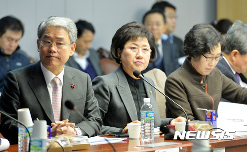 국민의당 의원들이 제1차 정책강화 워크숍 강의를 듣고 있다. 