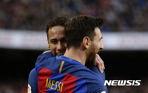 FC Barcelona's Lionel Messi, right, celebrates after scoring with his teammate Neymar during the Spanish La Liga soccer match between FC Barcelona and Athletic Bilbao at the Camp Nou in Barcelona, Spain, Saturday, Feb. 4, 2017. (AP Photo/Manu Fernandez)