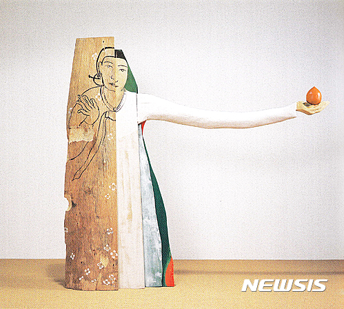 【서울=뉴시스】윤석남, persimmon, 2003, acrylic on wood, 186x200x32cm