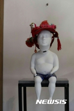 <【서울=뉴시스】정길영, MAN, 2015, 백토 환원소성 1360˚, 16 x 25 x 46 cm>