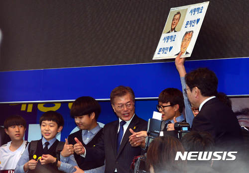 중딩들에게도 아이돌급인 문재인 | 인스티즈