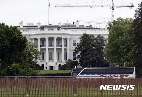 A bus carrying Senators drives inside the perimeter of the White House in Washington, Wednesday, April 26, 2017. Senators were there for an extraordinary briefing by the Trump administration on the threat posed by North Korea and U.S. options in dealing with it. (AP Photo/Manuel Balce Ceneta)