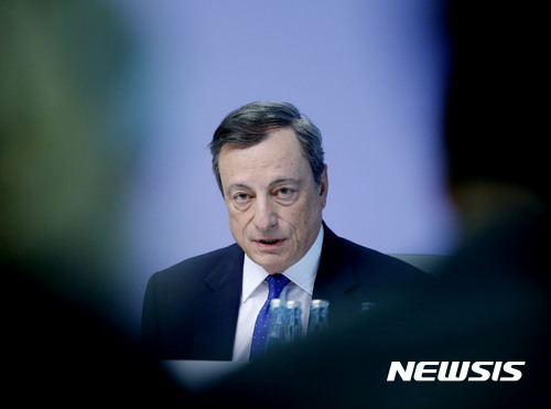 [종합] 드라기 ECB 총재 "유럽 경제 리스크 사라져···상당수준 양적완화 여전히 필요" 