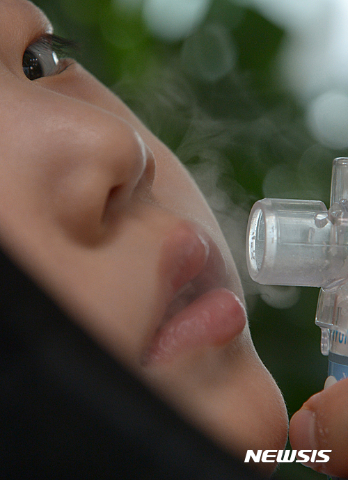 【서울=뉴시스】조수정 기자 = 환이는 폐의 상태도, 면역력도 좋지 않아 1년의 2/3 이상 호흡기 질환에 시달립니다. 그렇다 보니 호흡기 치료는 일상입니다.  chocrystal@newsis.com