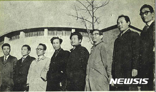 【서울=뉴시스】박현주 기자 = 1968년 창립된 조각그룹 현대공간회가 올해 창립 50주년을 맞아 기념전을 연다. 창립 회원 당시 사진. 