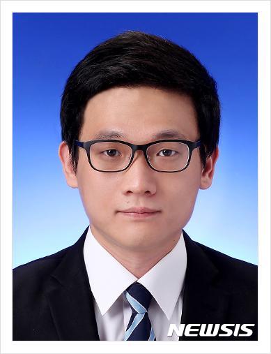 associate_pic5