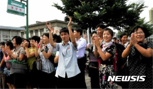 【서울=뉴시스】 북한주민들의 모습 2017.07.05. (출처=노동신문) photo@newsis.com