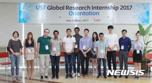 【대전=뉴시스】 UST 글로벌 연구인턴십에 참여한 학생들. 