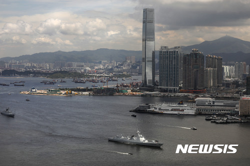 중국, 美군함 홍콩 기항 거부..."시위사태 개입에 반발"