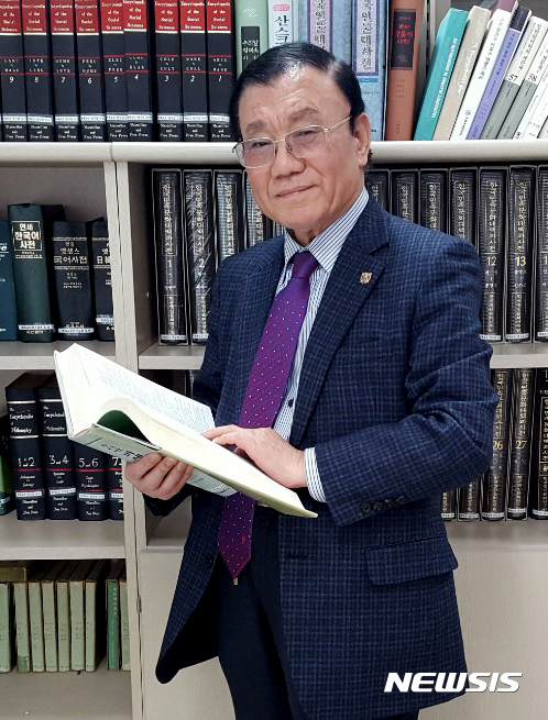 【서울=뉴시스】 대륙붕한계위원회(CLCS) 의장으로 당선된 박용안 서울대 명예 교수. 2017.7.25.(사진제공=해수부) photo@newsis.com