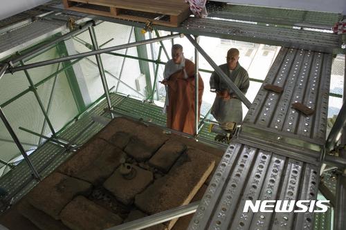800년전 청동 사리병 찾았다, 강진 월남사지 삼층석탑