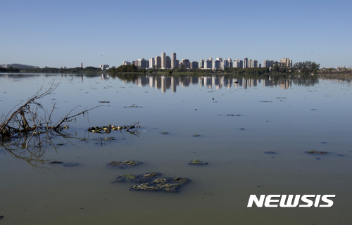  브라질 환경단체 , 리우시 '더러운 물'에 항의 선상시위.. 올림픽 끝났어도 수질 최악 