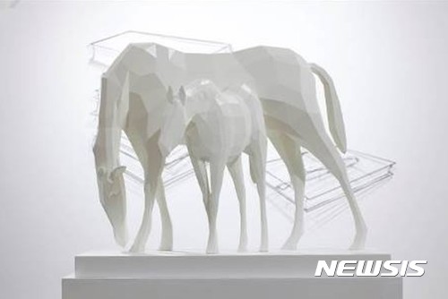 【서울=뉴시스】 point of view 20130710-horse, coloring with urethane on mixed media, hcm 50, 65x20cm, 2013