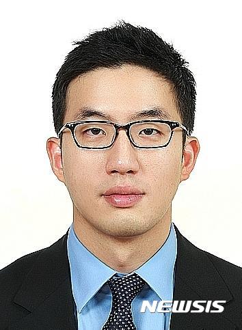 associate_pic