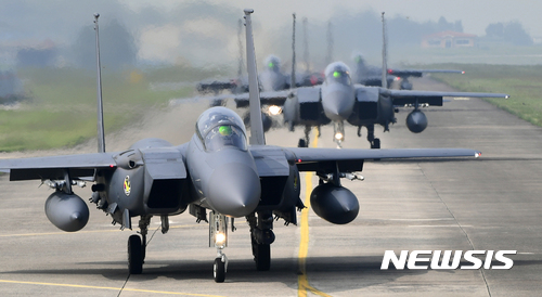 【서울=뉴시스】 출격 준비하는 F-15K 전투기(사진=공군 제공)