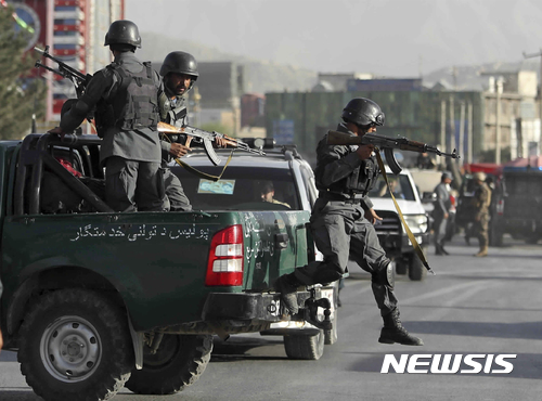 아프간 탈레반 반군 지뢰 매설 중 폭발로 7명 사망 2명 부상