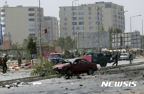 아프간서 이슬람 사원 노린 자살폭탄테러로 최소 63명 사망
