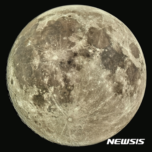 【대전=뉴시스】 보름달. (사진=한국천문연구원 제공)