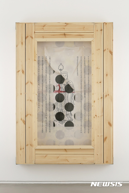 【서울=뉴시스】Ksitigrabha-1Acrylic on canvas, silk, wood, oil-based ink on acetate film1990-2015197 x 134 x 17 cm Courtesy of the artist and Kukje GalleryImage provided by Kukje Gallery