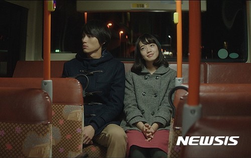【서울=뉴시스】 영화 '나는 내일, 어제의 너와 만난다'의 한 장면