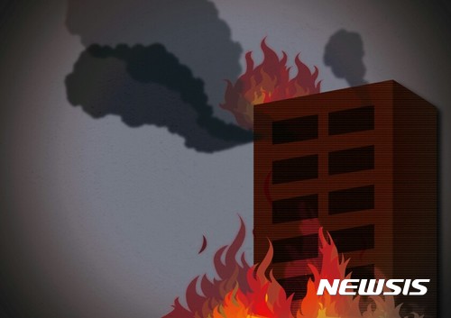 【대구=뉴시스】이통원 기자 = 14일 오후 7시25분께 대구 서구 평리동에 있는 3층짜리 건물 2층 법당에서 화재가 발생해 11분 만에 진화됐다. 2017.11.14. (사진=뉴시스DB)photo@newsis.com