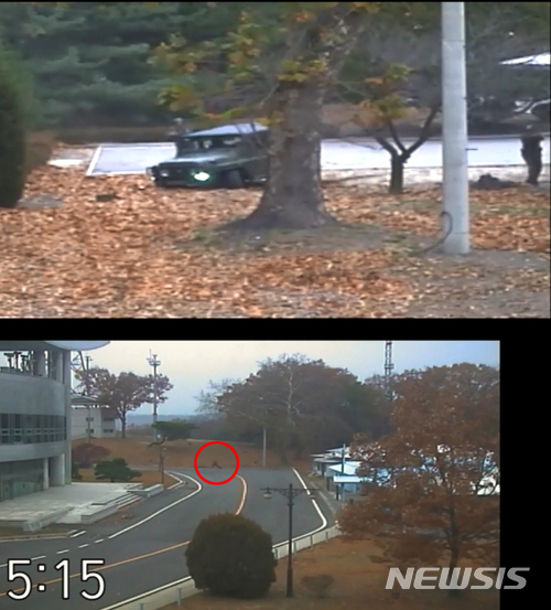 【서울=뉴시스】유엔군 사령부는 22일 오전 국방부 브리핑룸에서 최근 판문점공동경비구역(JSA)을 통해 귀순한 북한 병사의 당시 총격 상황을 담은 CCTV를 공개했다. 지난 13일 판문점 공동경비구역(JSA)에서 귀순 북한 병사(아래 사진 빨간원)가 지프 차량에서 내려 남측으로 달리고 있다. 위쪽 사진은 북한군이 귀순 병사를 향해 사격하는 모습. 2017.11.22. (사진=유엔군사령부 제공)photo@newsis.com