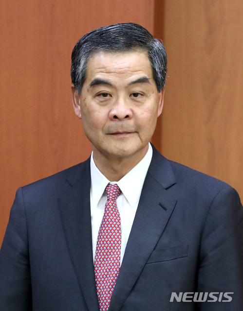 홍콩 前장관, 시위 리더 공격 용의자 검거에 4500만원 현상금