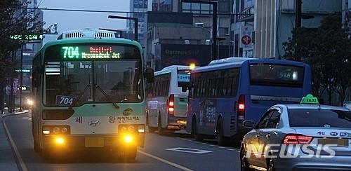 【대구=뉴시스】대구지역 시내버스 운행 모습. 2019.05.09. photo@newsis.com
