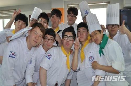 associate_pic4